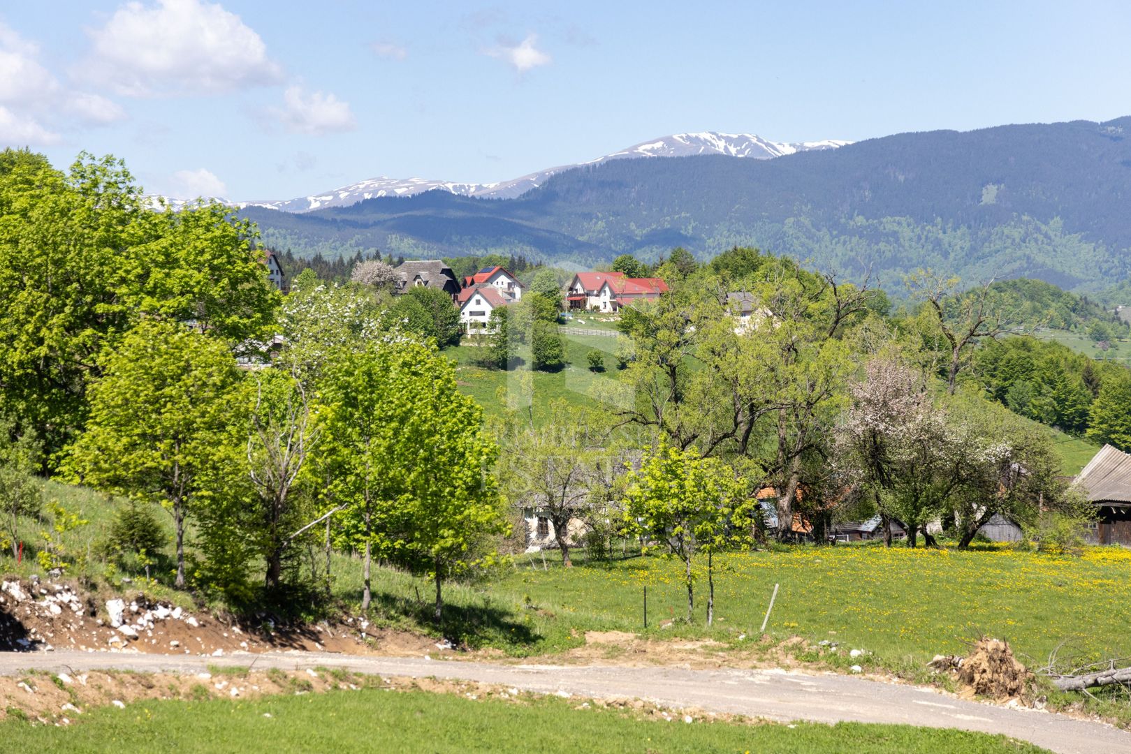 Fundata-Teren de vanzare 15,771 mp intravilan+extravilan+padure - Poză 6