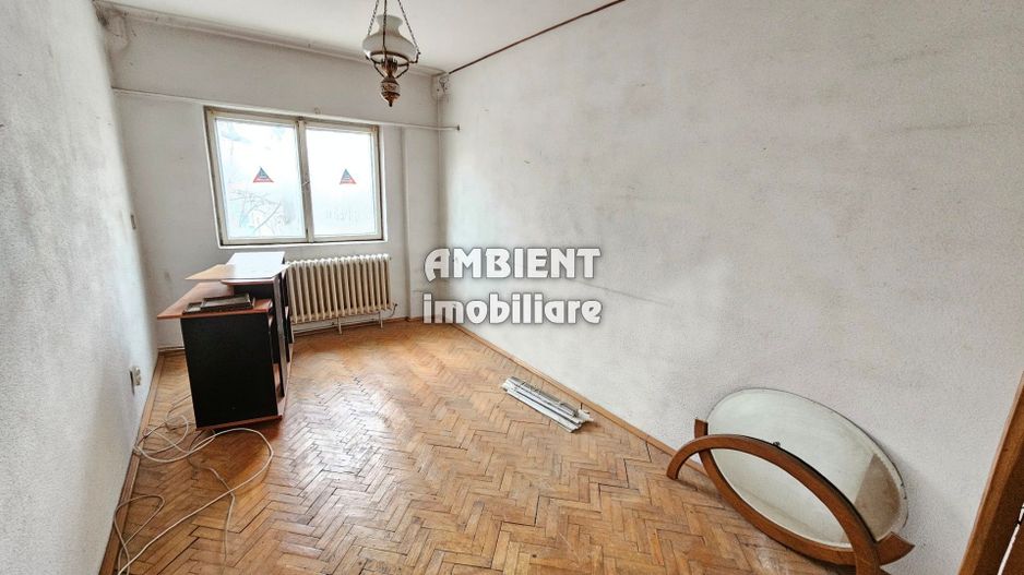 Apartament cu 3 camere, etaj 3, zona CENTRU; - Poză 3