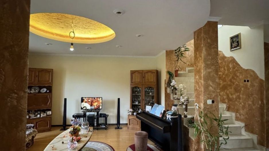 Casa de vanzare P+1, 4 Garaje, Vetis - Poză 6