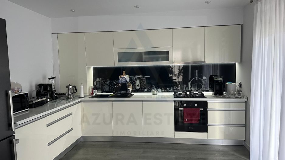 Apartament 3 camere 83 mp utili curte si 2 locuri parcare in Selimbar - Poză 1