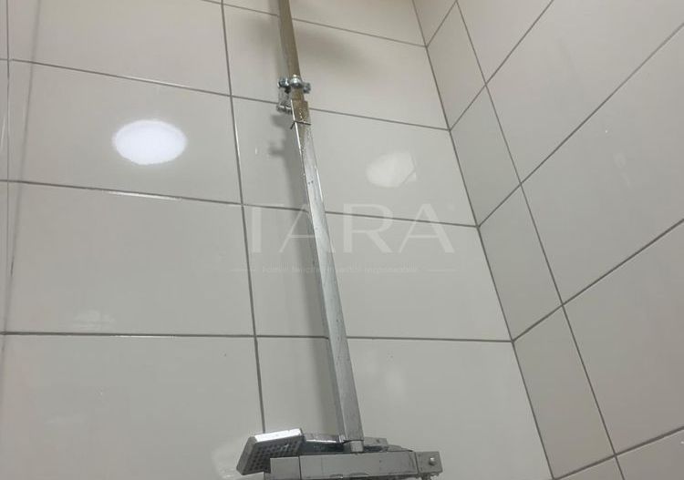 Garsonieră renovată cu baie proprie – zona Hotel Royal, - Poză 3