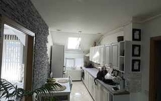Apartament cu 3 camere, balcon, zona Florilor – Florești. - Poză 3