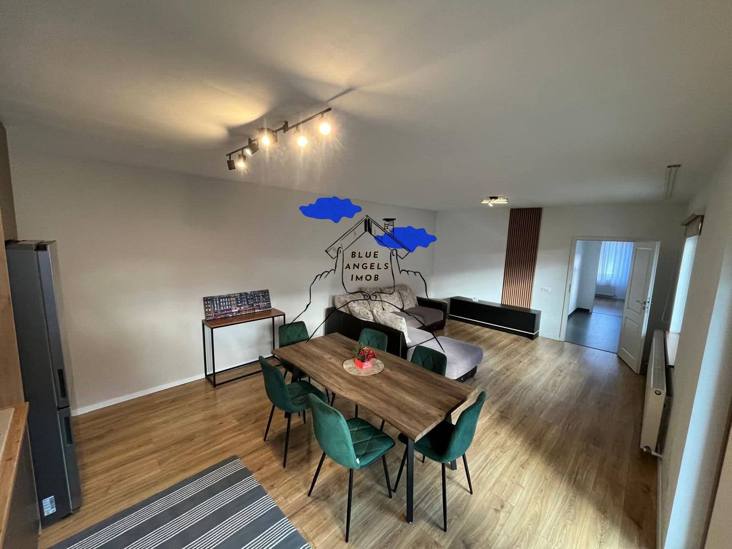 Casa recent renovata in zona centrala - cu loc de parcare si garaj - Poză 9