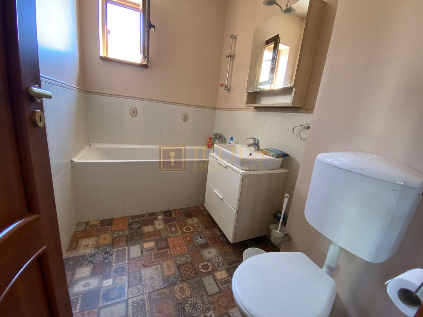 Complex, 5 camere + 2 bai, centrala proprie - Poză 8