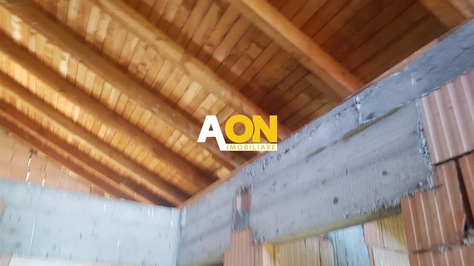 1/2 Duplex 4 camere 400 mp teren la rosu - Poză 5