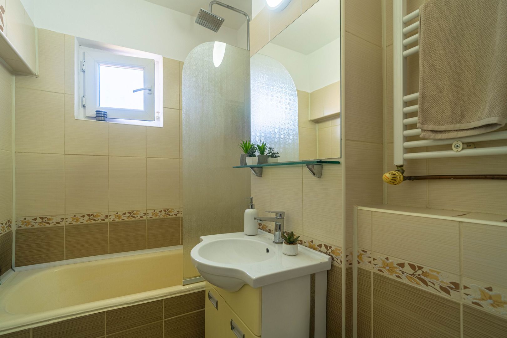 Apartament 5 camere Vlaicu – Renovat, 2 băi, centrală proprie - Poză 5