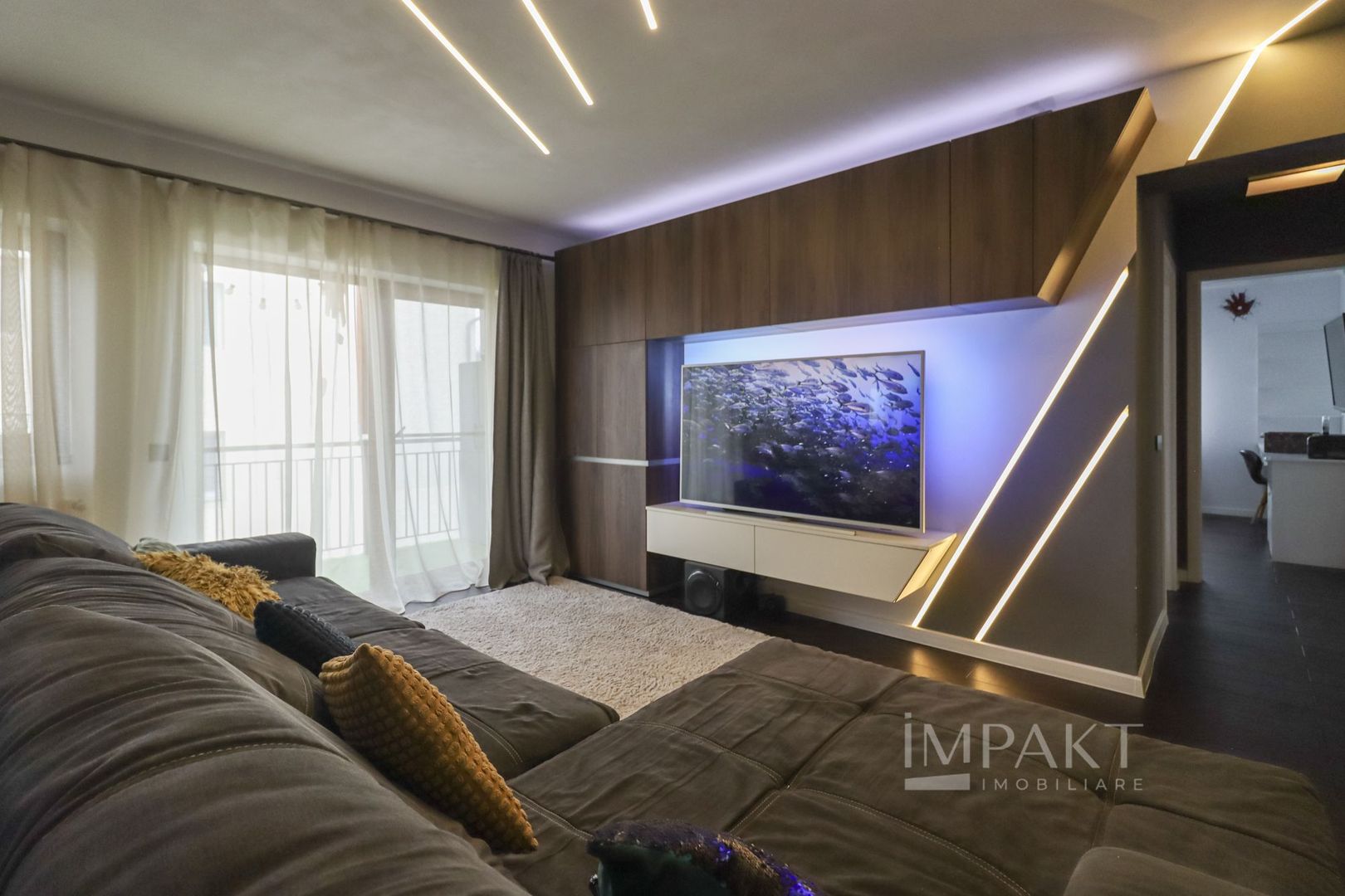 Apartament spatios cu balcon si terasa, complet mobilat, Europa! - Poză 10