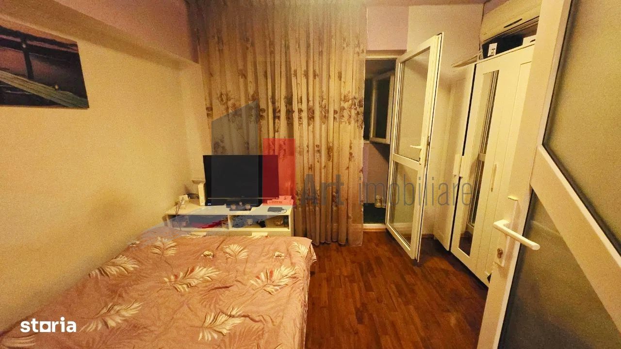 Apartament de vanzare 4 camere transformat in 3 camere Dristor -Ramnicu Sarat - Poză 1