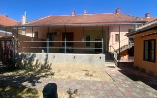Casă de vânzare în Lugoj – Strada COMUNA DIN PARIS - Poză 1