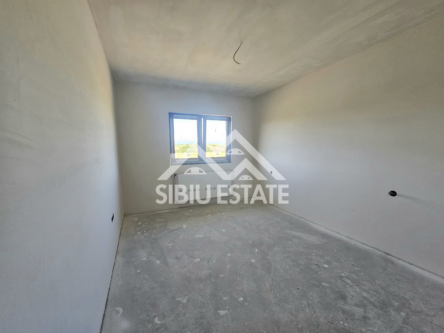 Casa noua 4 dormitoare, spatiu bun pentru familie - Poză 12