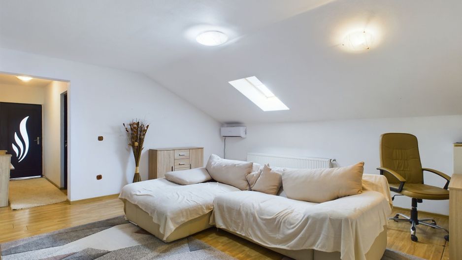 Apartament 3 camere, spațios, mobilat, în Chișoda - Poză 1
