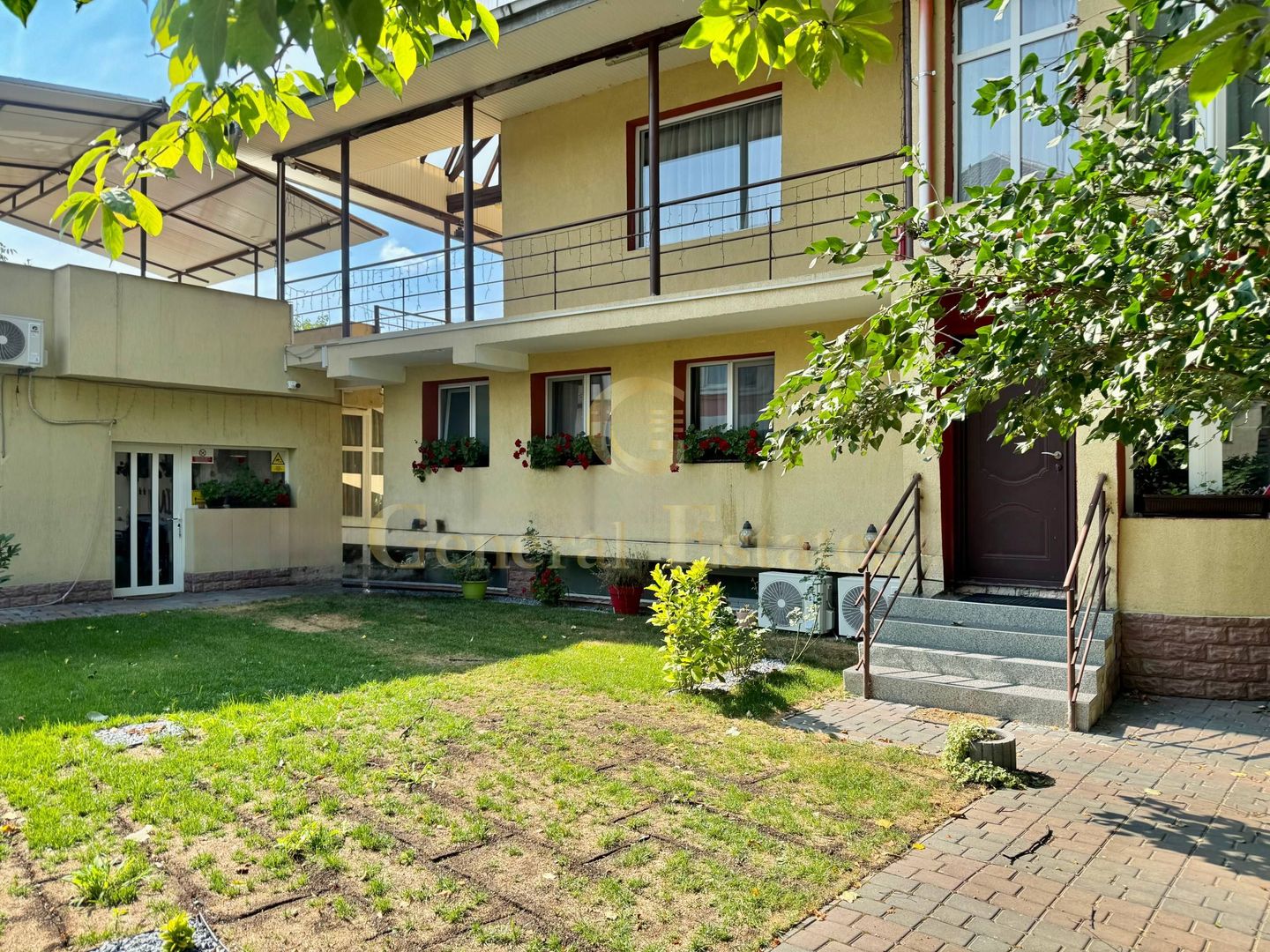 Vânzare Afacere Activa - Hotel - 4 Nivele 750 mp - Poză 1