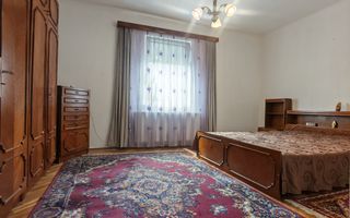 Casă individuală cu 3 camere, curte , în Sibiu, zona Lupeni - Poză 1