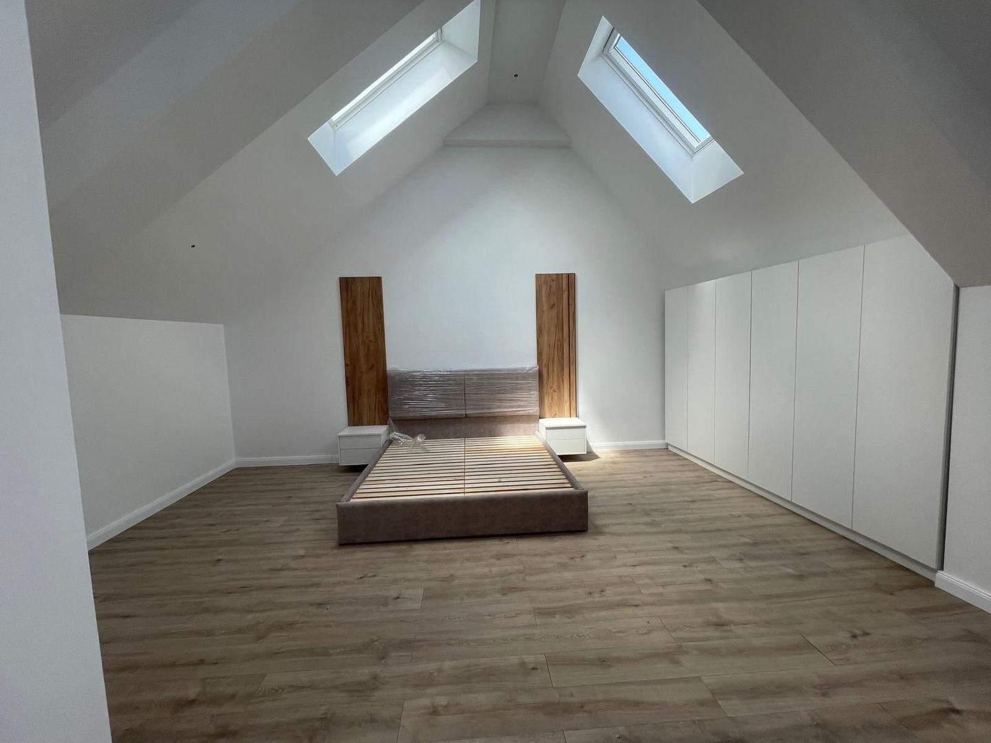 Duplex cu grădină și piscină privată într-un complex exclusivist din Tunari - Poză 3