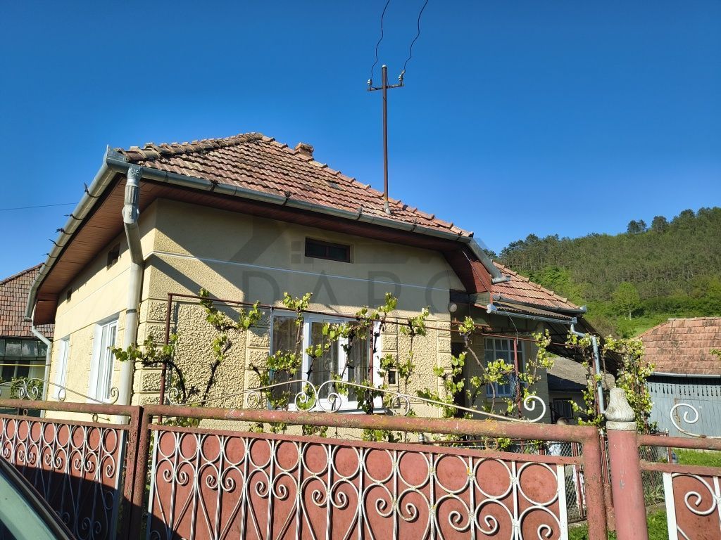 Casă de vânzare în Porumbeni – liniște, natură și confort, la doar ~20 minute de Târgu Mureș - Poză 1