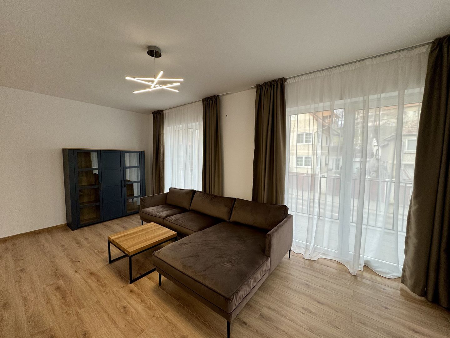 Apartament 3 camere nou | Sfantul Gheorghe zona centrala - Poză 2