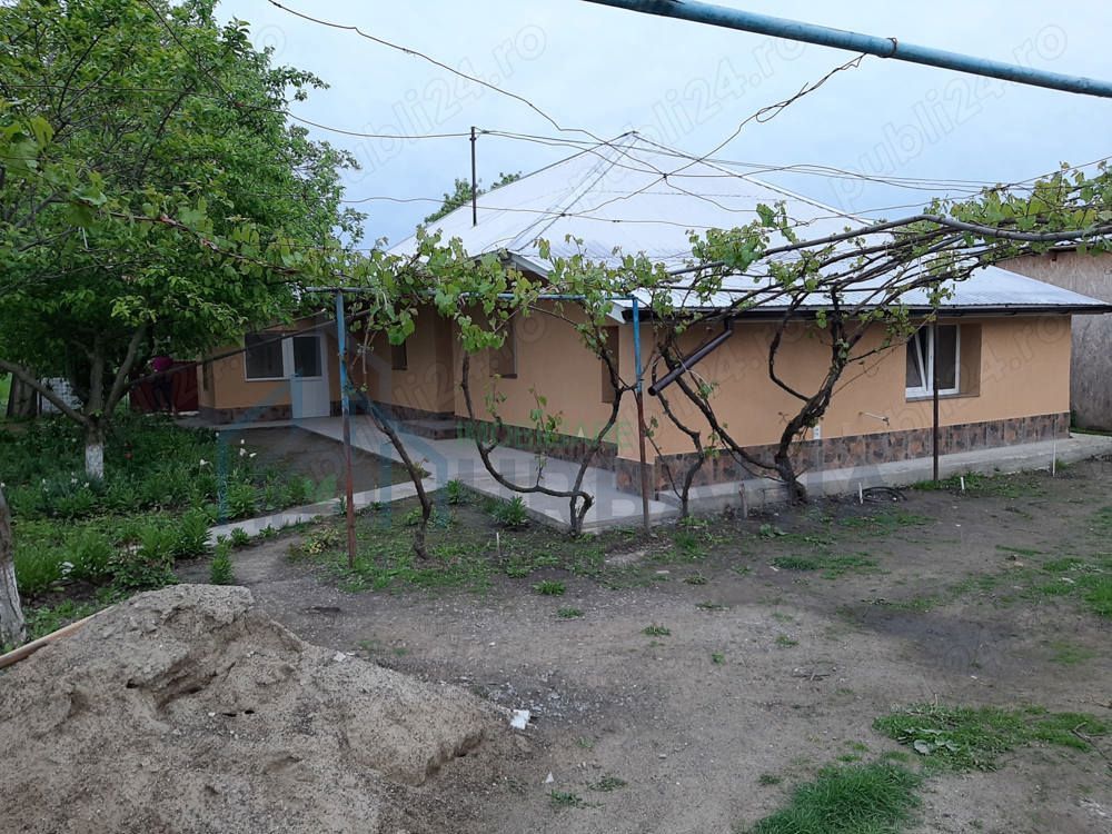 Casă complet renovată și utilată, sat Prisacani - Poză 9