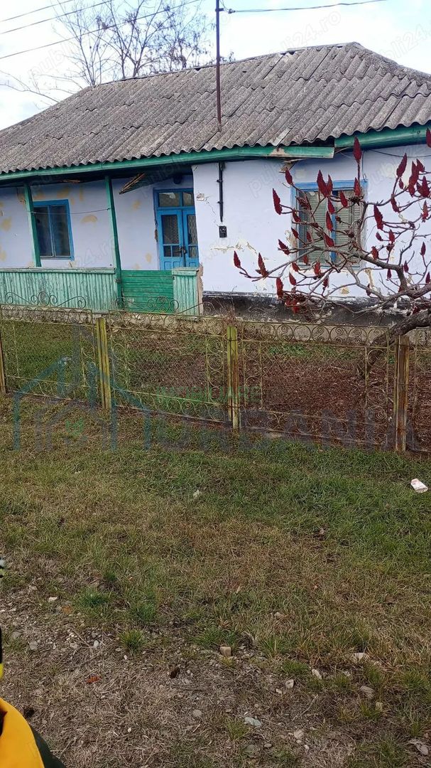 Casă nelocuibila cu teren Sculeni! - Poză 1