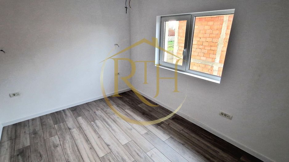 Duplex de vanzare cu 4 camere,2 bai,250 mp teren-Mosnita Veche zona Centrala. - Poză 10