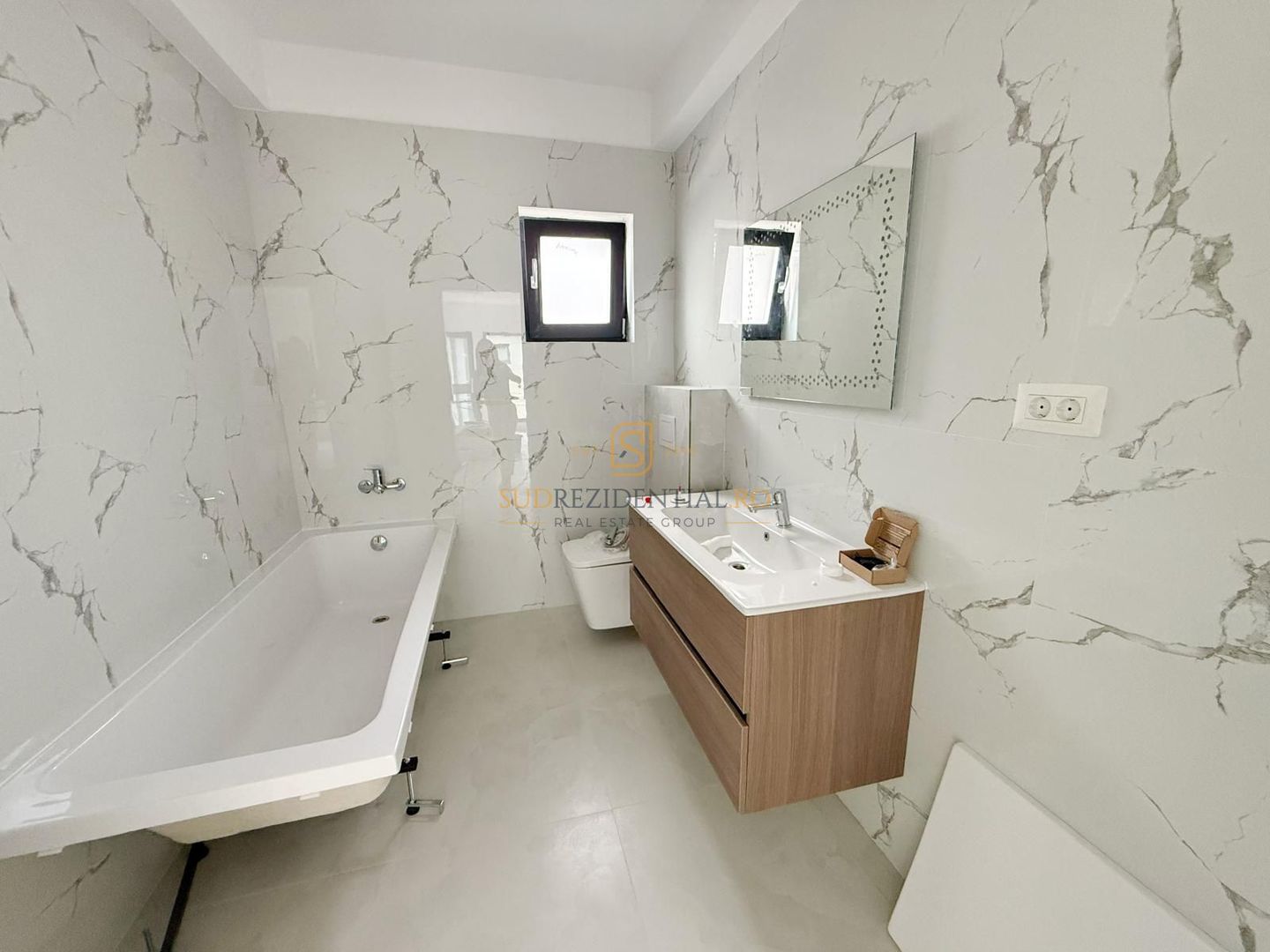 Casa individuala / Teren 427mp / 4 Camere / 2 Bai - Poză 12