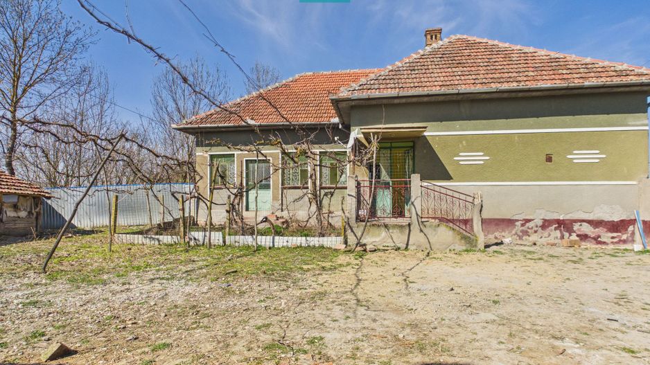 Casă cu teren generos de 6.000 m² - Poză 13