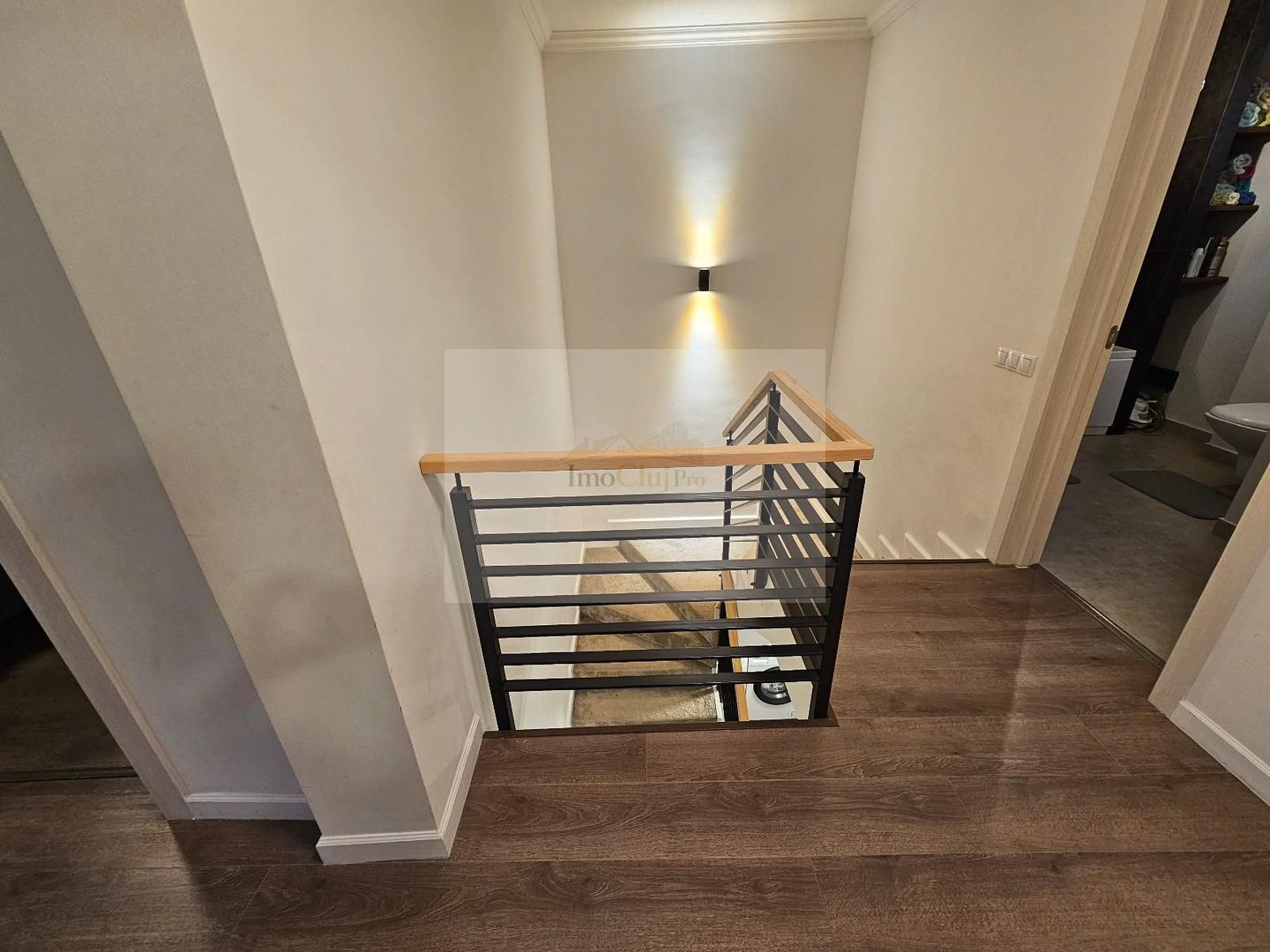 Casă spațioasă cu 4 camere și curte proprie – ideală pentru familie - Poză 17