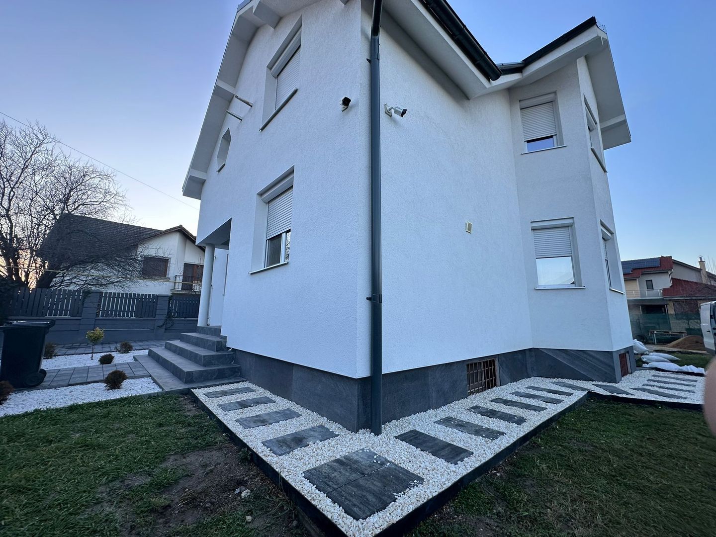 Casa spatioasa cu spatiu de relaxare-zona Blascovici - Poză 2