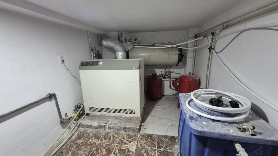 Oportunitate investitie - Vila renovata cu chiras in zona Bucurestii Noi - Poză 17