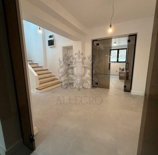 Vanzare | Vila Consolidata | Renovata | 2024 | 257 mp utili | Superba - Poză 4