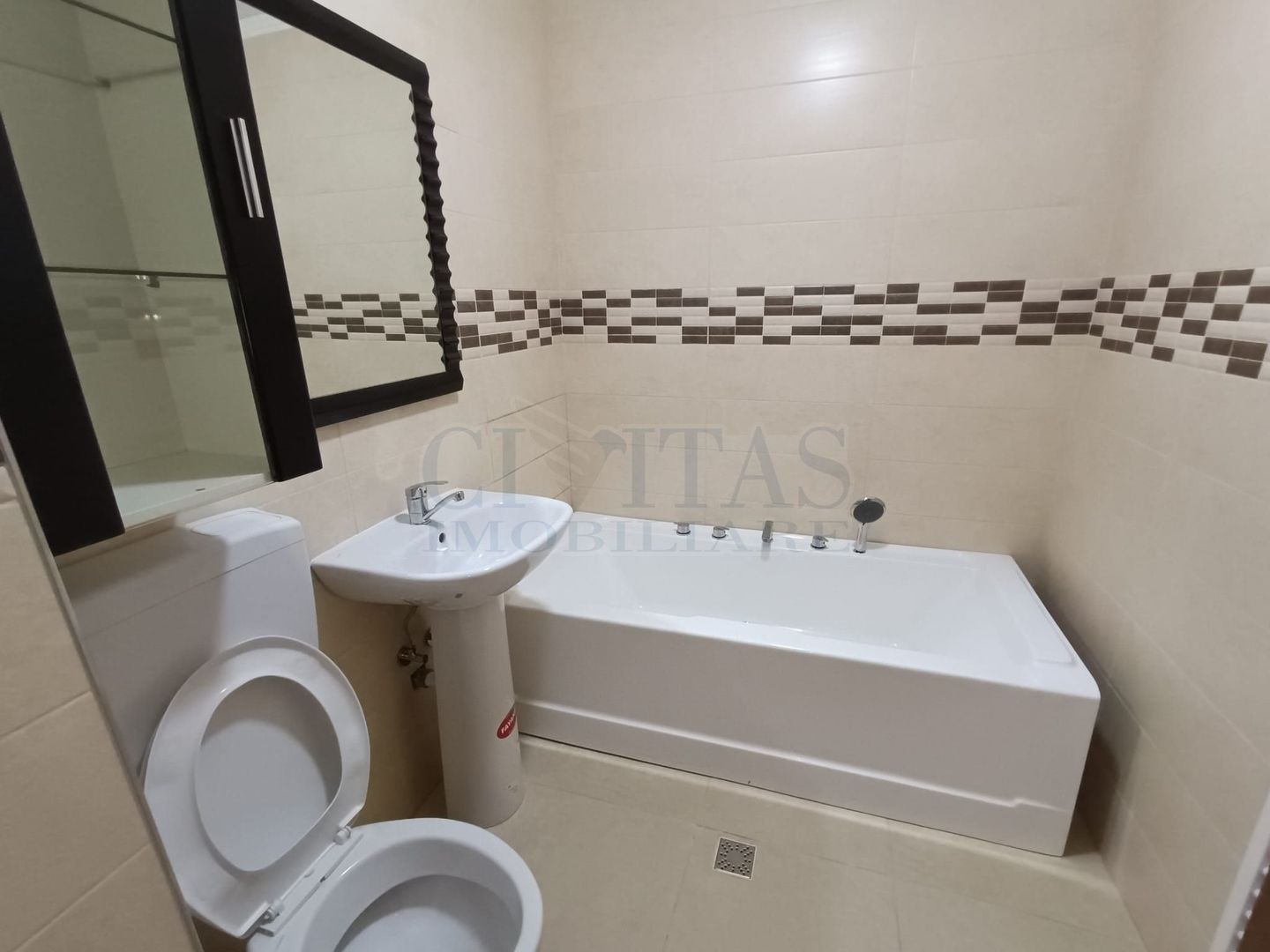 2 camere 45 mp, cu LOC PARCARE SI GRADINA, zona Terra - Poză 6