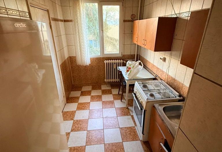 Vânzare apartament 3 camere, decomandat, etaj 1/4 – 66,79 mp + boxă – Drumul Tab - Poză 4