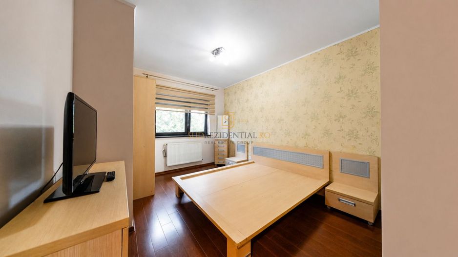 Apartament 3 camere, complet mobilat, decomandat, etaj intermediar - Poză 16