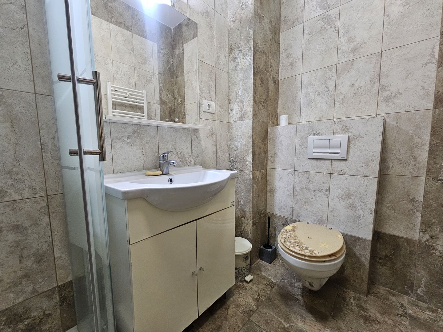 De vânzare – Apartament cu 2 camere la malul mării, gata de mutare - Poză 7
