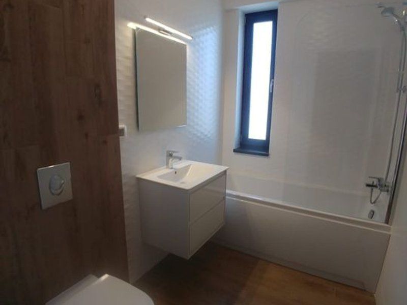 Apartament in imobil nou, suprafata generoasa, dressing, parcare - Poză 4