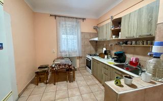 Imobil cu multiple posibilități de utilizare, cu doua locuri de parcare in curte - Poză 5