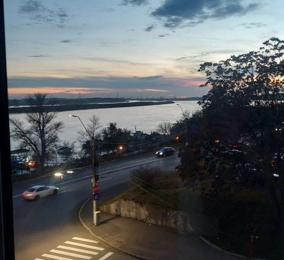 Închiriere apartament 3 camere – vedere superbă spre Dunăre, complet mobilat - Poză 1