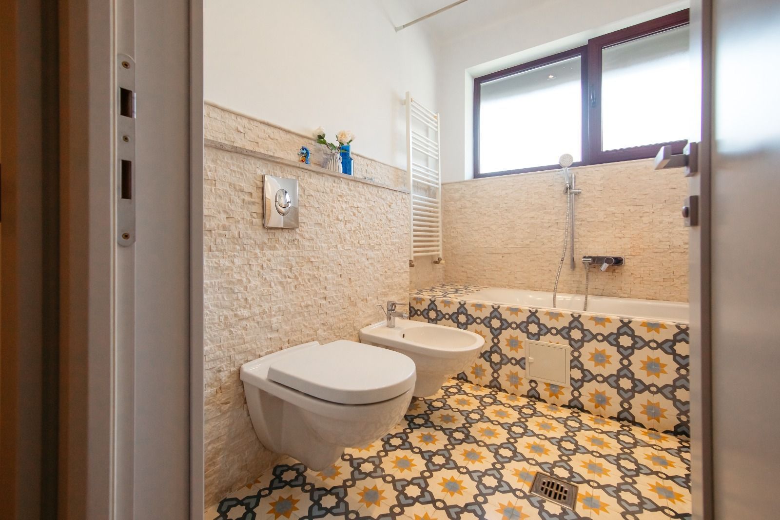 Vilă modernă  cu curte generoasă în Iancu Nicolae - Poză 19