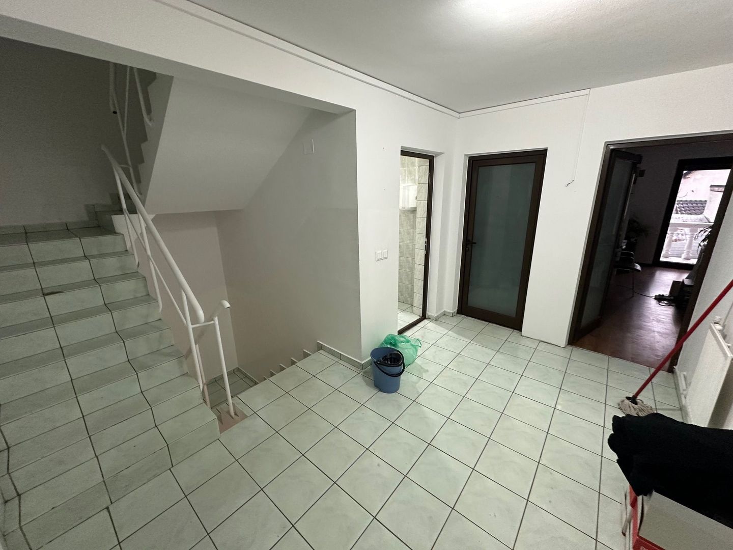 Cladire pretabila spațiu birouri/ clinica - Poză 34