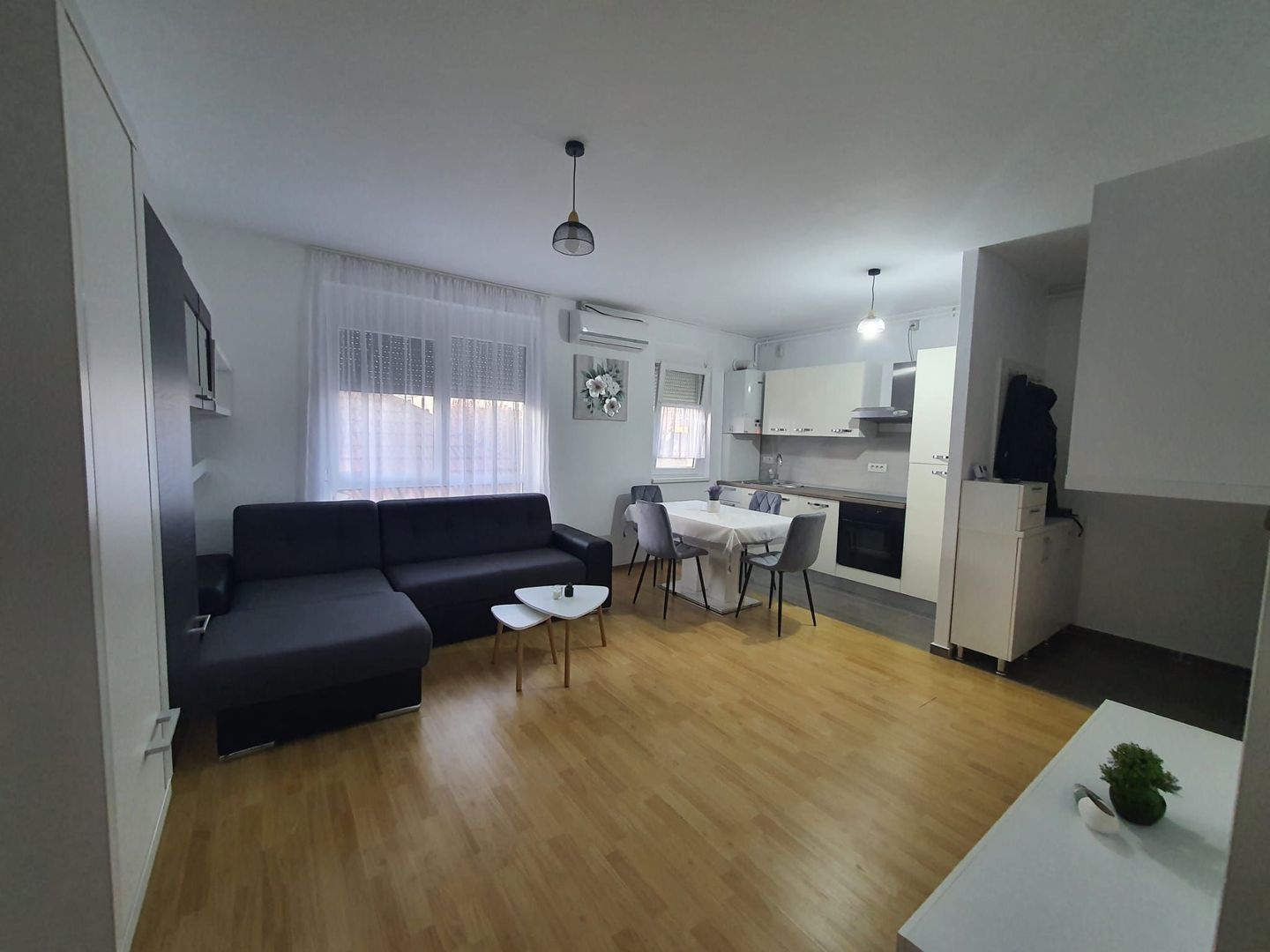 Lipovei | 3 Camere | 2 Bai | Loc de Parcare - Poză 1