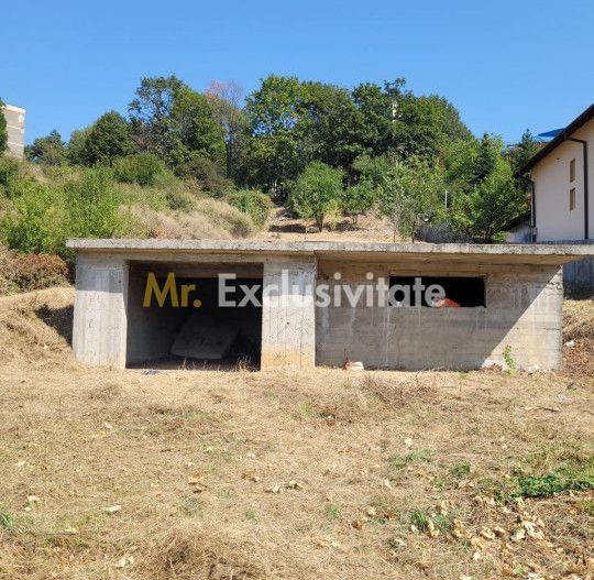 Teren intravilan Turcesti (Pitesti) - 1083 mp, demisol executat - Poză 1