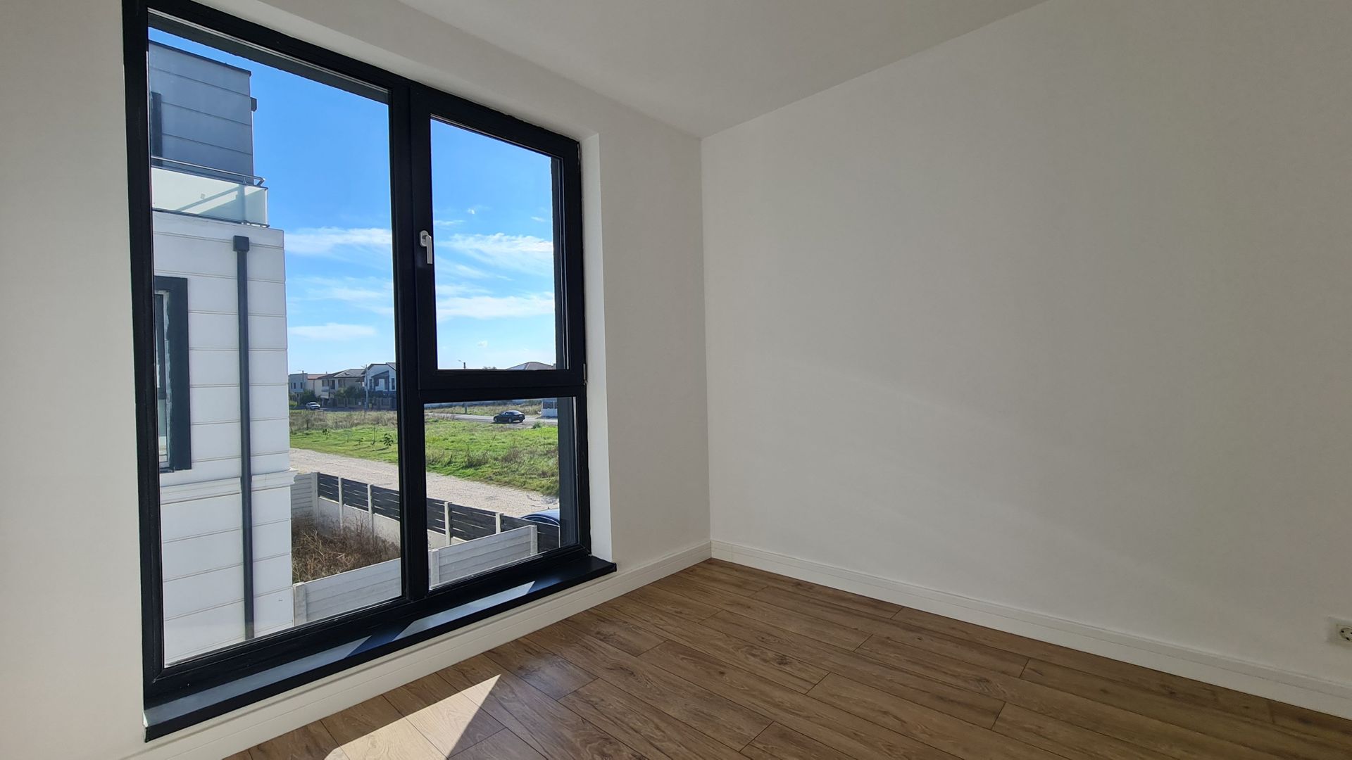 Otopeni str 23 August! Vila 5 camere la calcan pret fara concurenta! - Poză 12