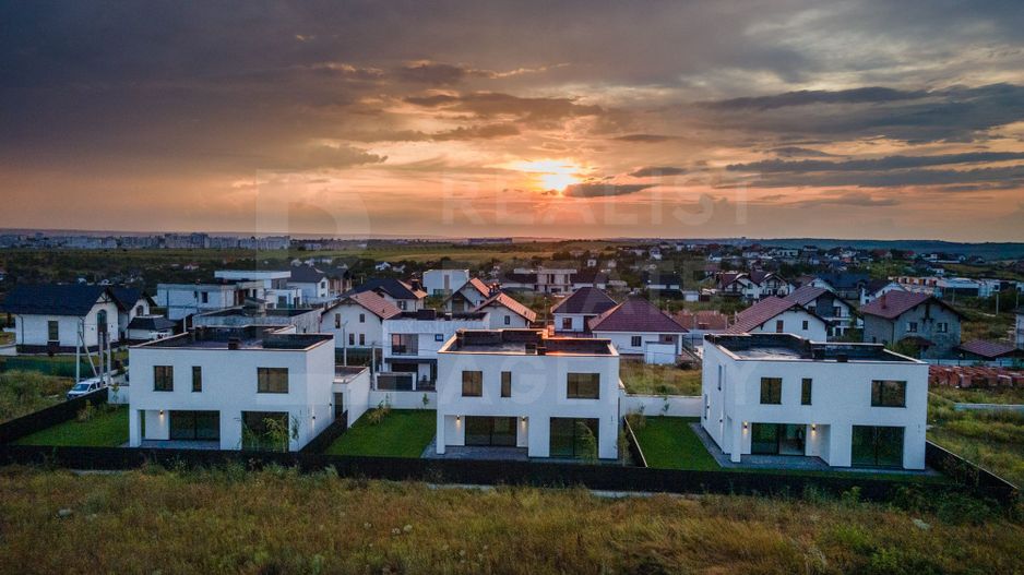 Vânzare, casă Hi-Tech, strada Sfântul Pantelimon, Tohatin - Poză 3