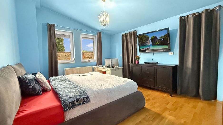 Două case separate , utilizare mixtă– rezidențial & comercial. - Poză 13