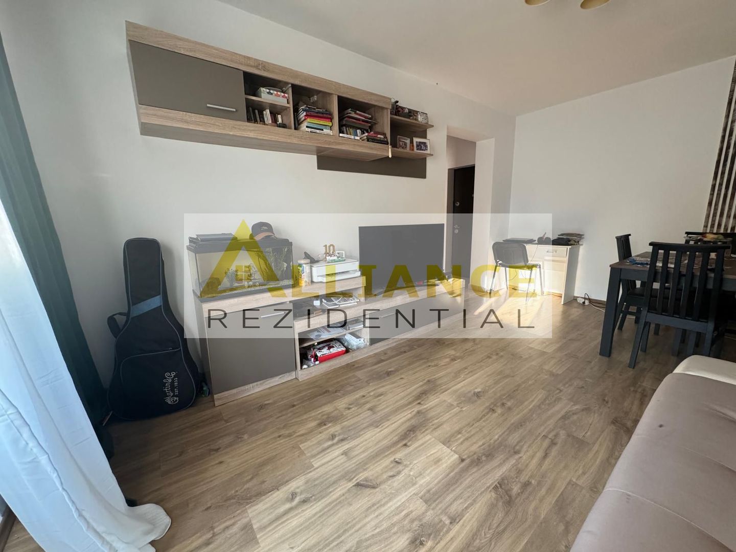 APARTAMENT 2 CAMERE - MOBILAT SI UTILAT - Poză 7
