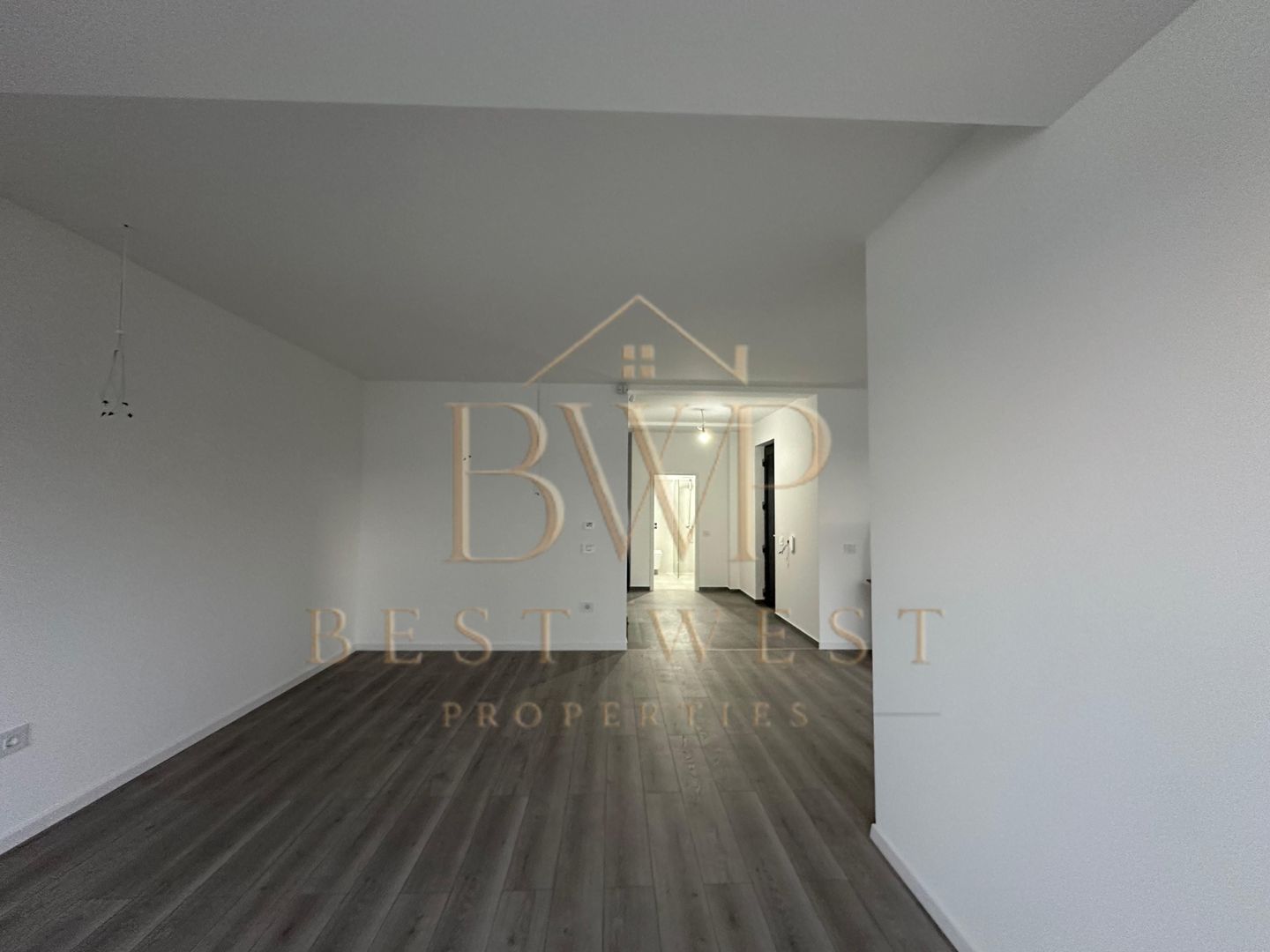 Duplex 1/2, 4 camere, 3 băi, la strada principală Mosnita Veche - Poză 2