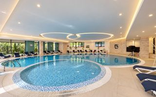 Hotel 4 stele, complet echipat, 85 camere, teren 5000 mp - Predeal - Poză 1