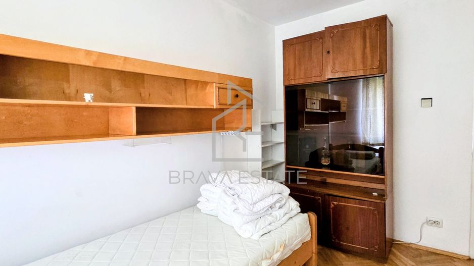 Apartament 3 camere, 2 bai, balcon, zona UMF - Poză 4