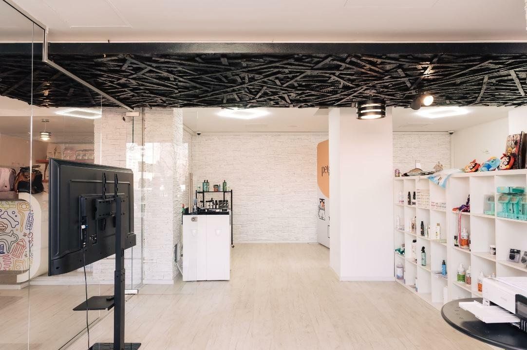 SPAŢIU VERSATIL DE VÂNZARE / ÎNCHIRIERE 211mp. Sect3. - Poză 4