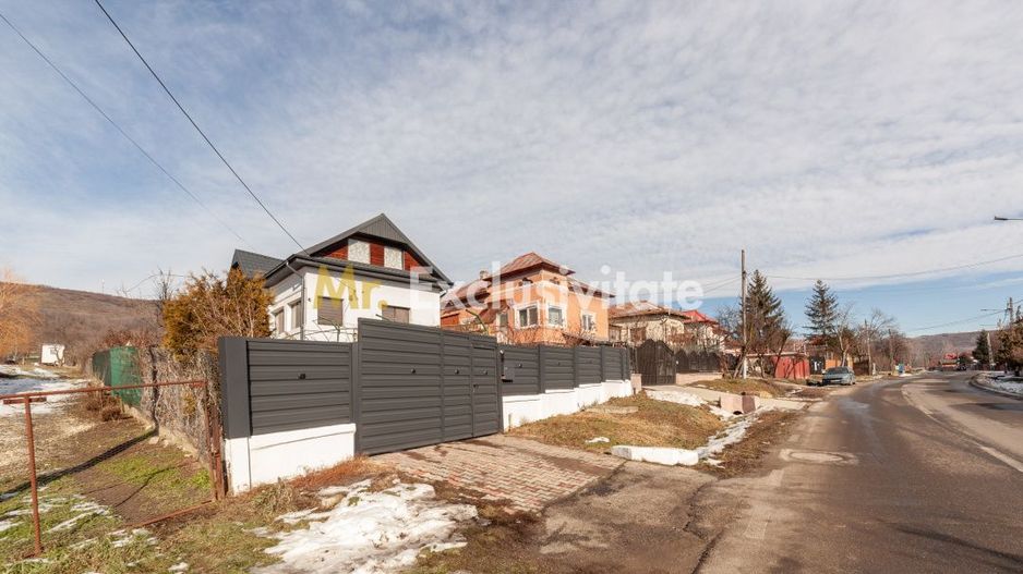 Casă Ștefănești – 1 km de Primărie | Curte mare, zonă liniștită - Poză 1