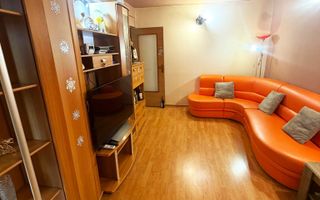 Apartament cu 3 camere, decomandat, zona 9 Mai - Poză 2